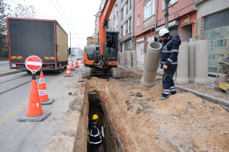 ALTYAPI YENİLEME ÇALIŞMALARI SÜRÜYOR