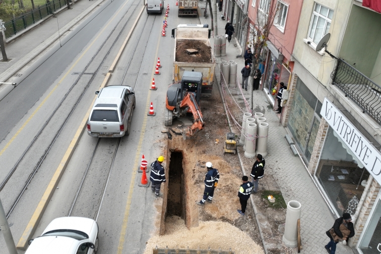 ALTYAPI YENİLEME ÇALIŞMALARI SÜRÜYOR