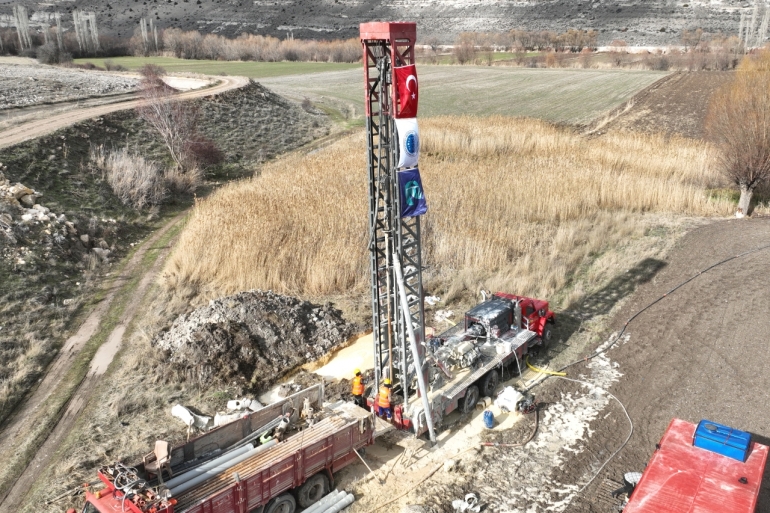YENİ SONDAJLARLA KIRSAL MAHALLELERE YENİ SU KAYNAĞI