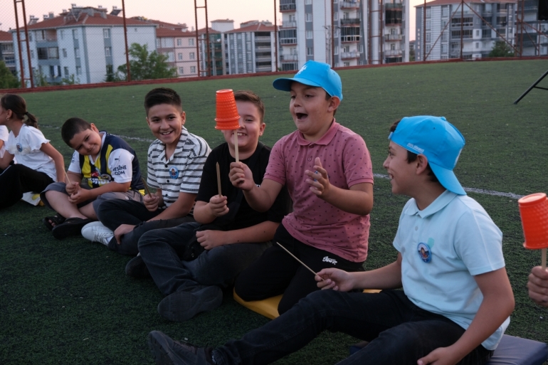 SİVRİHİSAR'DA AİLELER SU KAHRAMANI OLDU