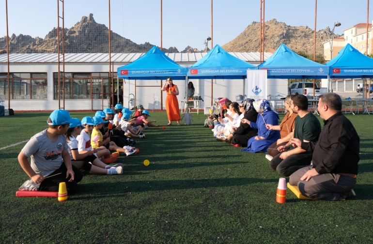 SİVRİHİSAR'DA AİLELER SU KAHRAMANI OLDU