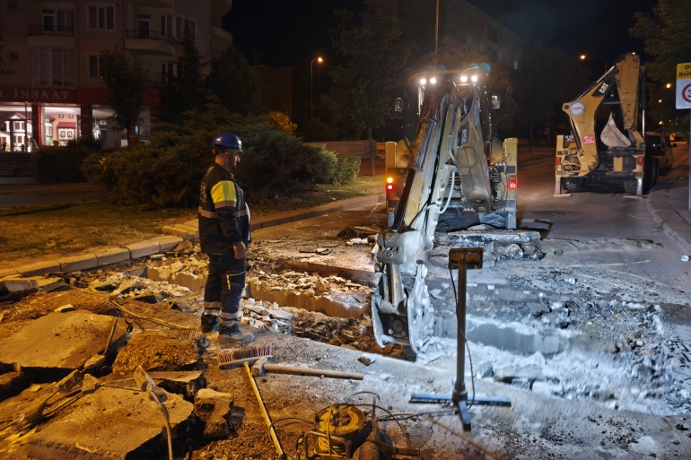 ESKİŞEHİR İÇİN GECE GÜNDÜZ ÇALIŞIYORUZ